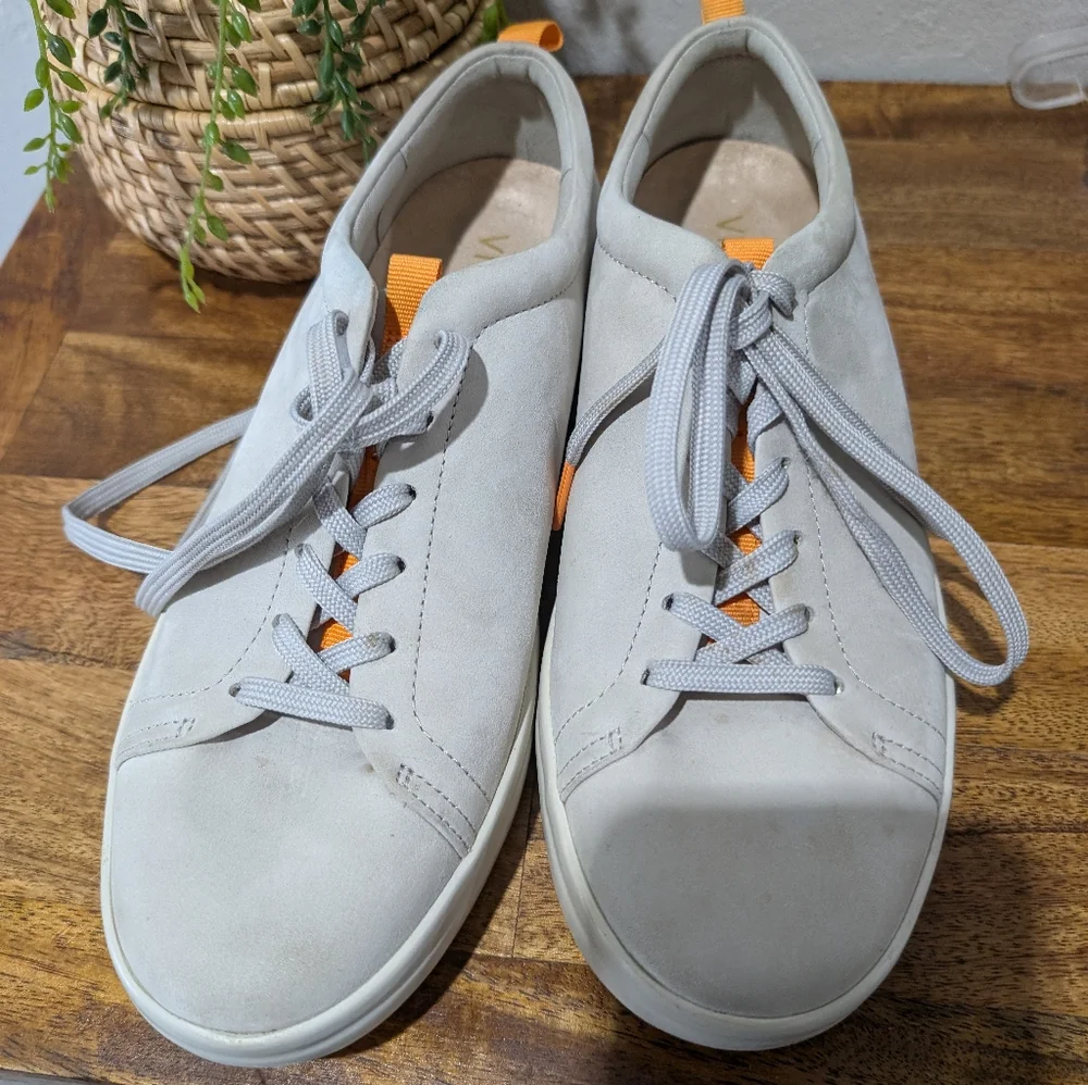Vionic Women's‎ Cream Sneakers